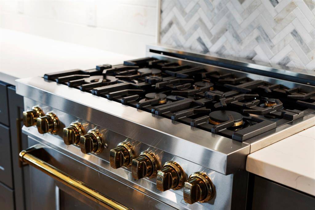 A 6-burner gas range is a favorite among discerning chefs, offering precision, power, and ample cooking space for culinary creativity.