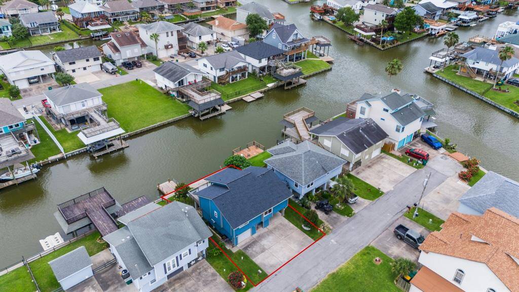 Omega Bay is a sought-after residential subdivision in La Marque, Texas, celebrated for its waterfront homes with direct access to Galveston Bay and the Intracoastal Waterway.