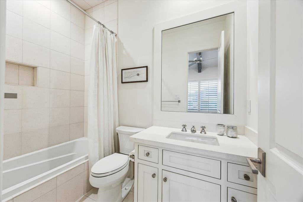 Ensuite bathroom 2