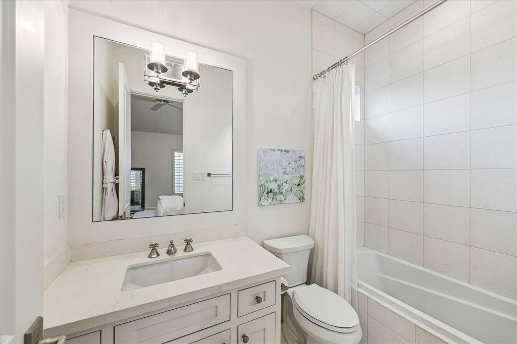 Ensuite bathroom 3