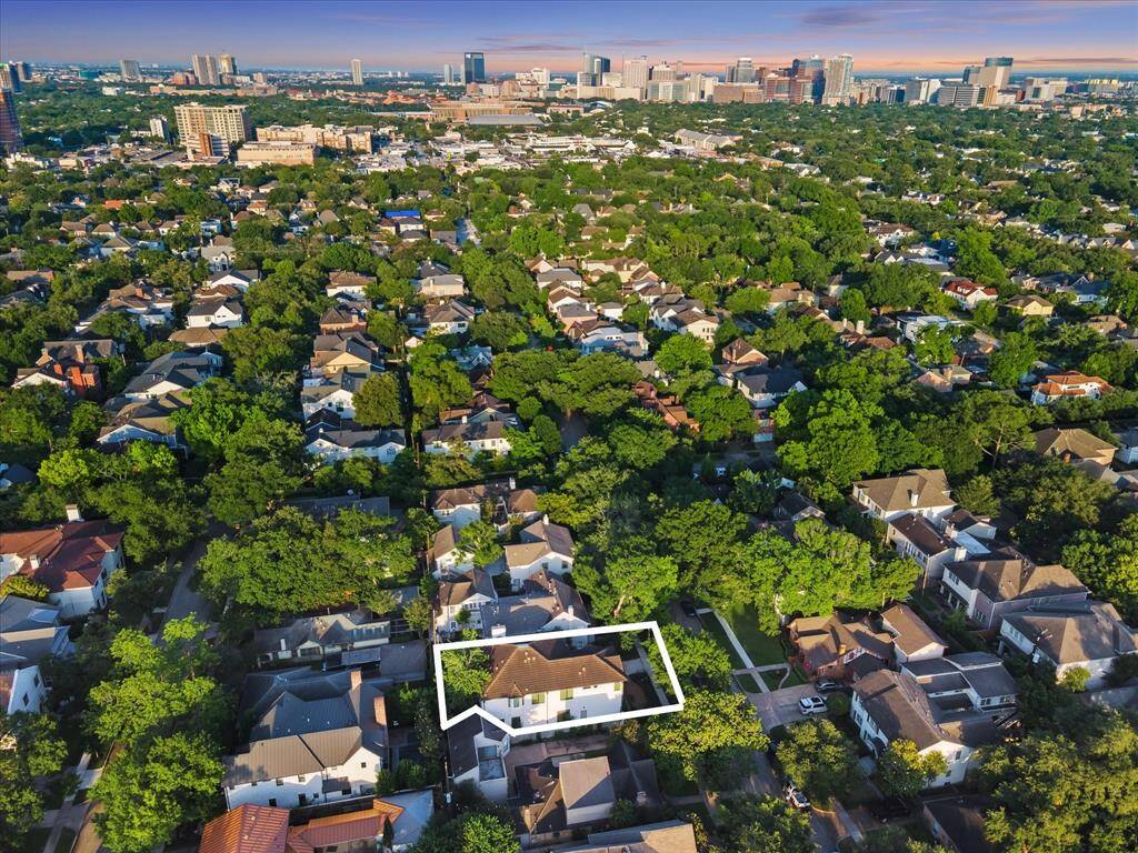 Prime West University location at 3016 Rice Blvd, surrounded by tree-lined streets and just minutes from the Texas Medical Center, Rice Village, and Downtown Houston