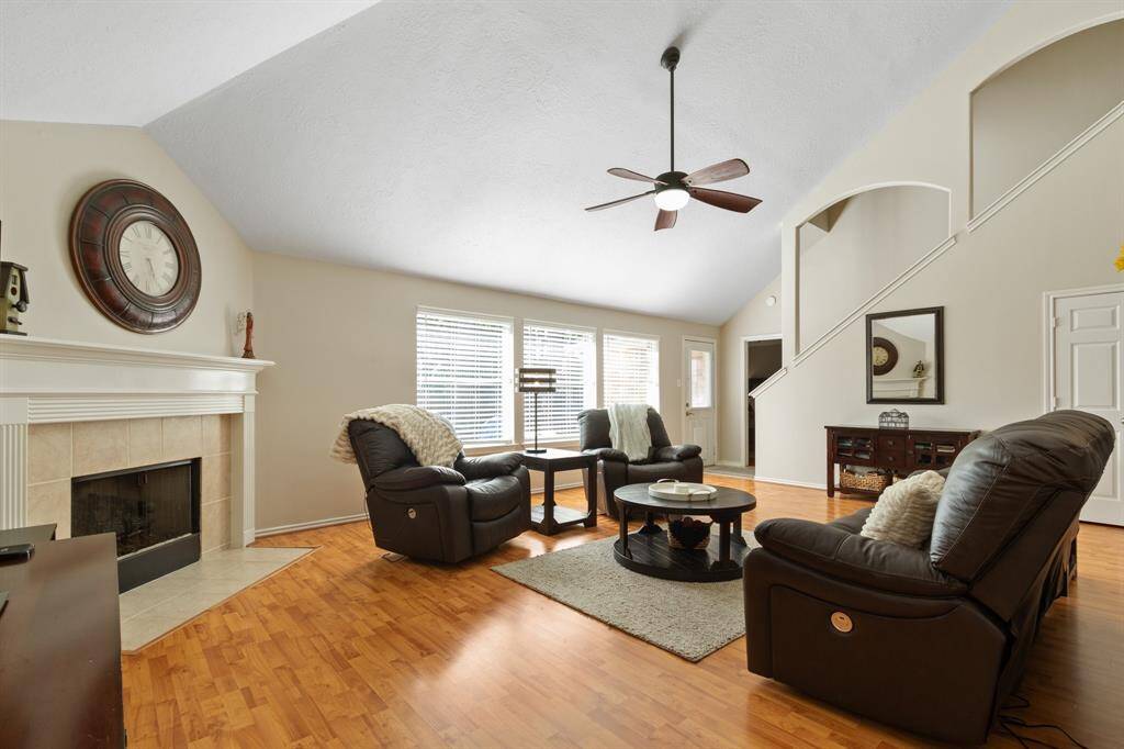 Another view of this spacious quiet space.