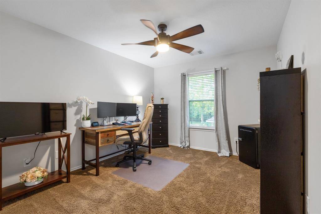 This property is ideally situated in a prime location, offering convenient access to dining, shopping, medical facilities, and major freeways. Enjoy the perfect blend of accessibility and amenities, making everyday living both easy and enjoyable.