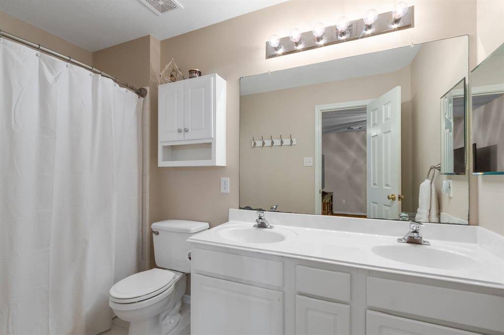 Families will delight in the community's amenities, including pickleball courts, tennis courts, a splash pad, and so much more.