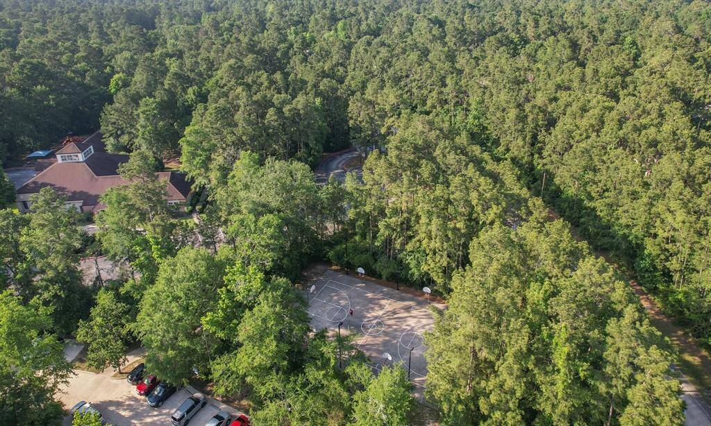 The Woodlands Mall is a premier shopping destination located in The Woodlands, Texas, a master-planned community north of Houston. It offers a diverse selection of stores, dining options, and entertainment venues, making it a popular spot for locals and visitors alike.