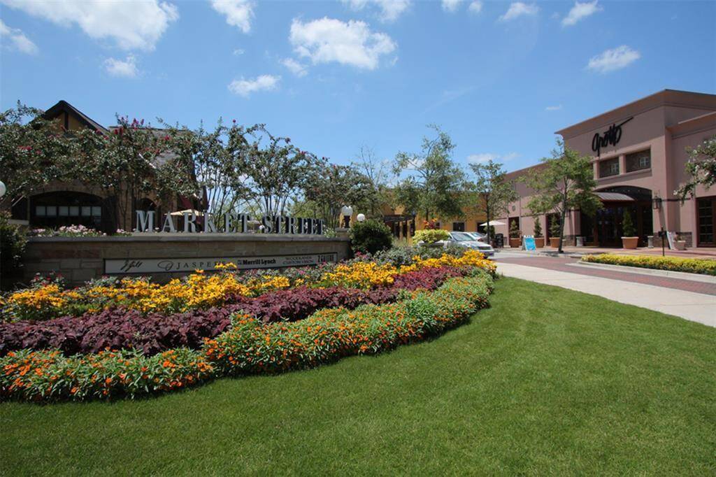 Guest will be welcomed in a two story foyer that is accented with tile floors and rising ceilings, providing ample space to showcase your cherished pieces.
