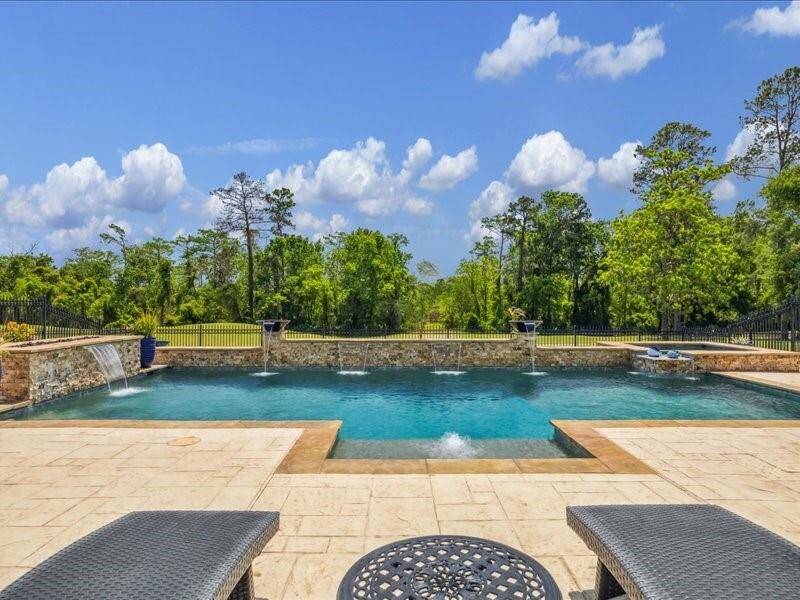 What a view of the golf course. Right on the fairway, no balls in your yard. Look at the sunshelf and water features. The large hot tumb is tuck away at the far side of the pool to not loose the view of the golf course.