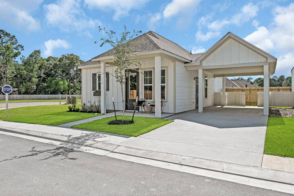 Views of the beautiful two bedroom, two bathroom home!Model home.