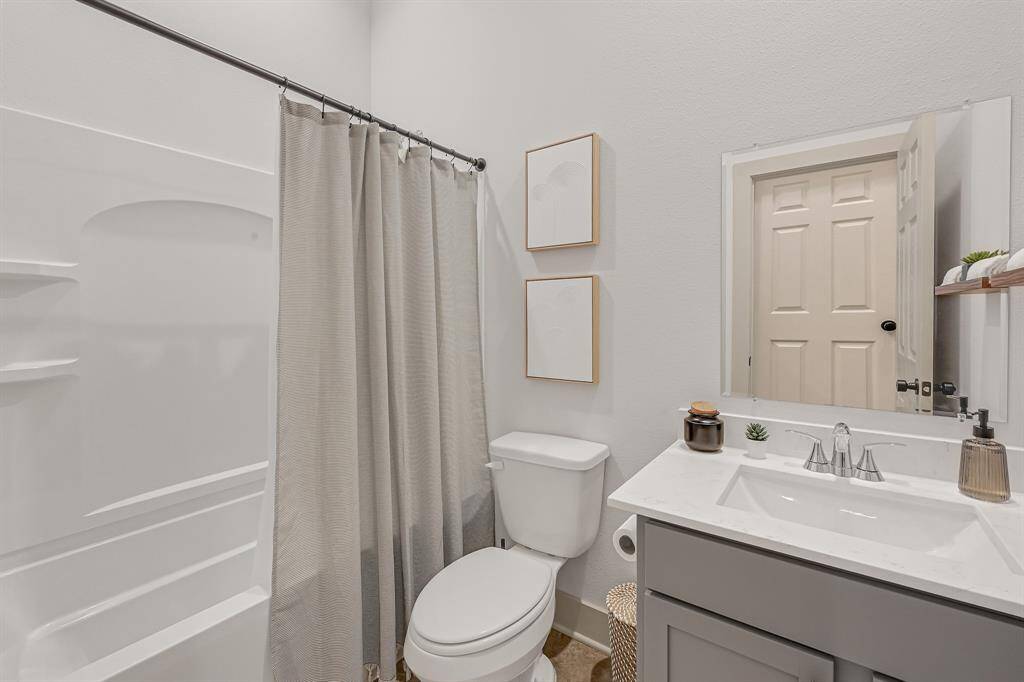 Secondary bathroom!Model home.