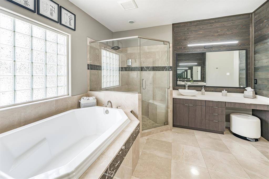 Another view of the primary bath.
