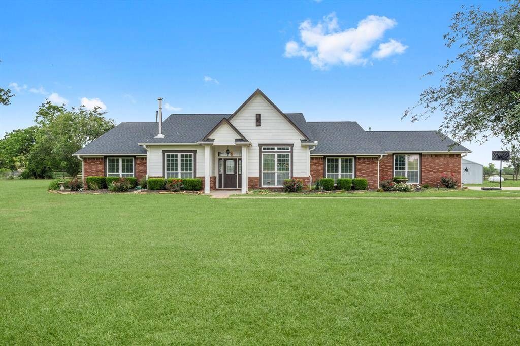 Charming Ranch-Style Home on a Spacious Lot! This beautifully maintained brick and siding ranch home offers single-story living at its finest. Set on a large, open lot with manicured landscaping, enjoy the simplicity and functionality of ranch-style living with ample outdoor space, perfect for quiet country living or entertaining under wide Texas skies.
