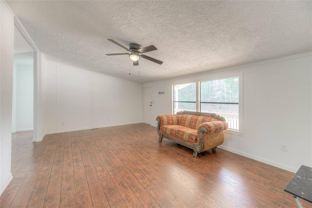 Large Livingroom.