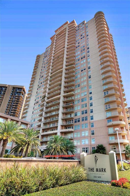 Beautiful high rise located conveniently in the Galleria area.