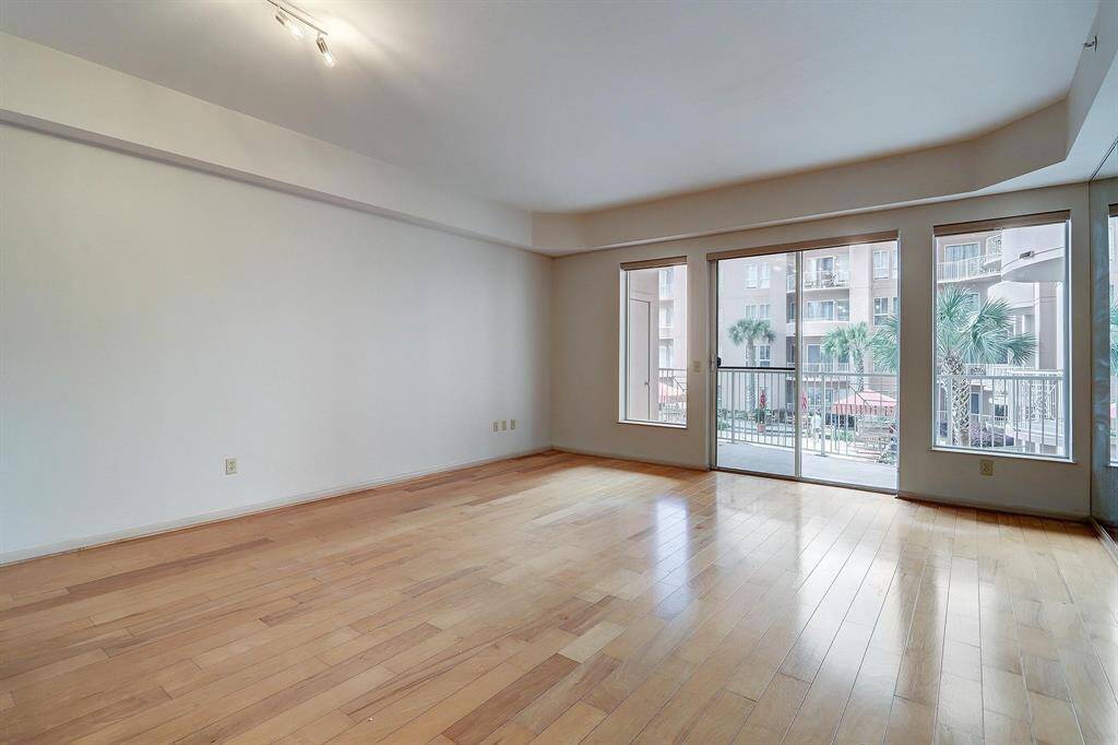 Welcome to 3505 Sage, unit 207!This 1 bedroom, 1 bathroom condo is located in the heart of The Galleria.