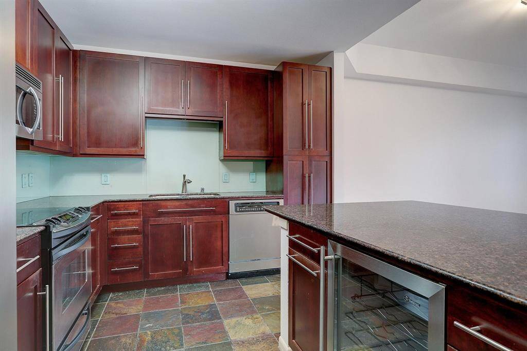 With stainless steel appliances,plenty of cabinets & drawers for storage and countertop space,anyone who enjoys cooking or entertaining will love hosting and gathering in the most important room in the house!