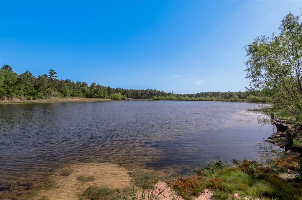 This lake was dug down to the coleache layer to make it so beautiful and clear.