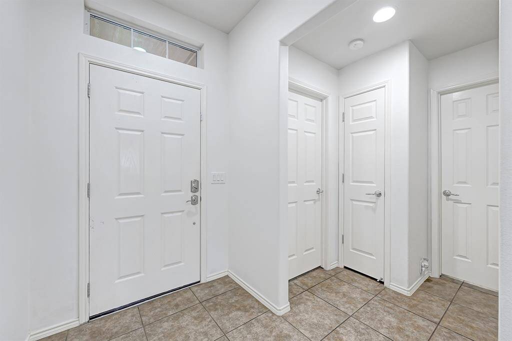 Secondary bedroom hallway.