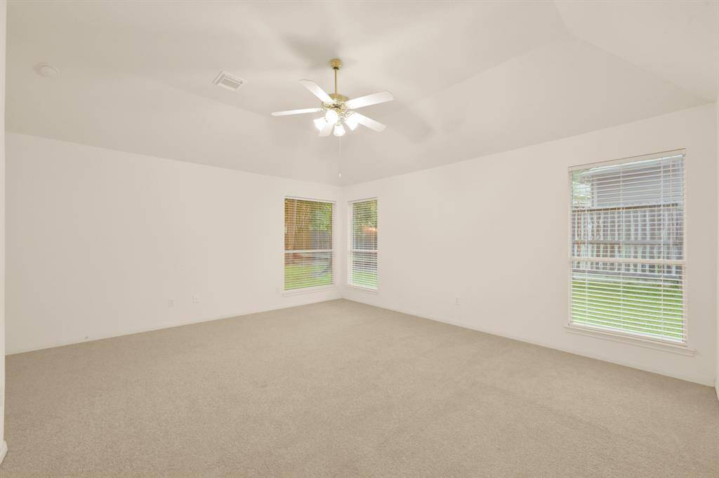 A great amount of natural light.