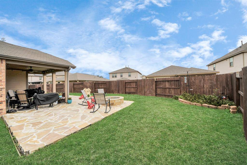 Back Yard - Flagstone patio