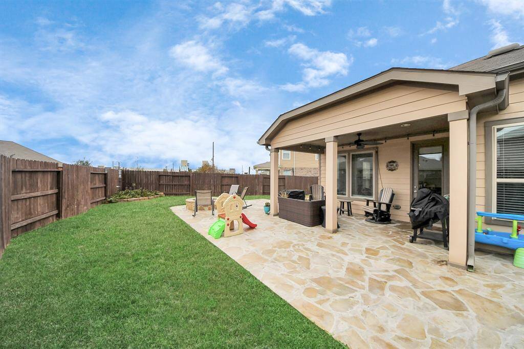 Covered Patio and Flagstone