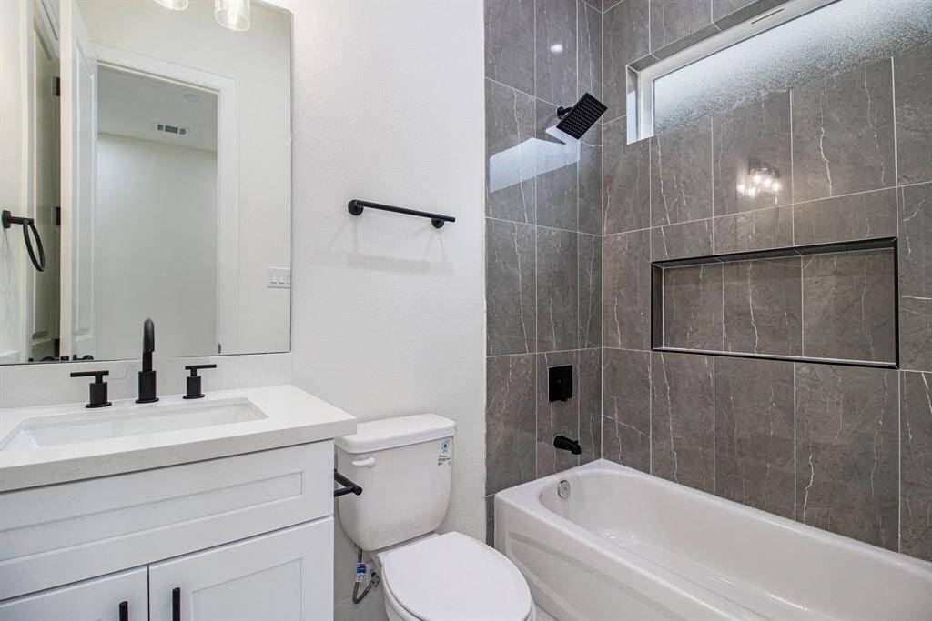 Modern bath with soaking tub