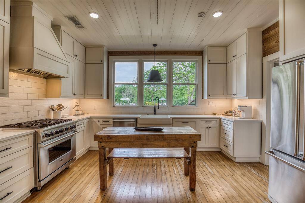 This light-filled kitchen is the heart of the home, where rustic warmth meets refined function. With custom cabinetry, a farmhouse sink, & a reclaimed wood island, it’s both a cook’s dream & a design lover’s delight—with panoramic views of the grounds just beyond the windows.