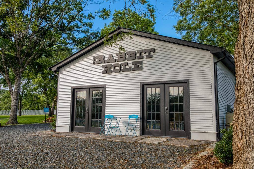 From the outside, The Rabbit Hole hints at its whimsical interior—a classic facade that gives way to a vibrant world within. Dual French door entrances make this space ideal for hosting large-scale gatherings.