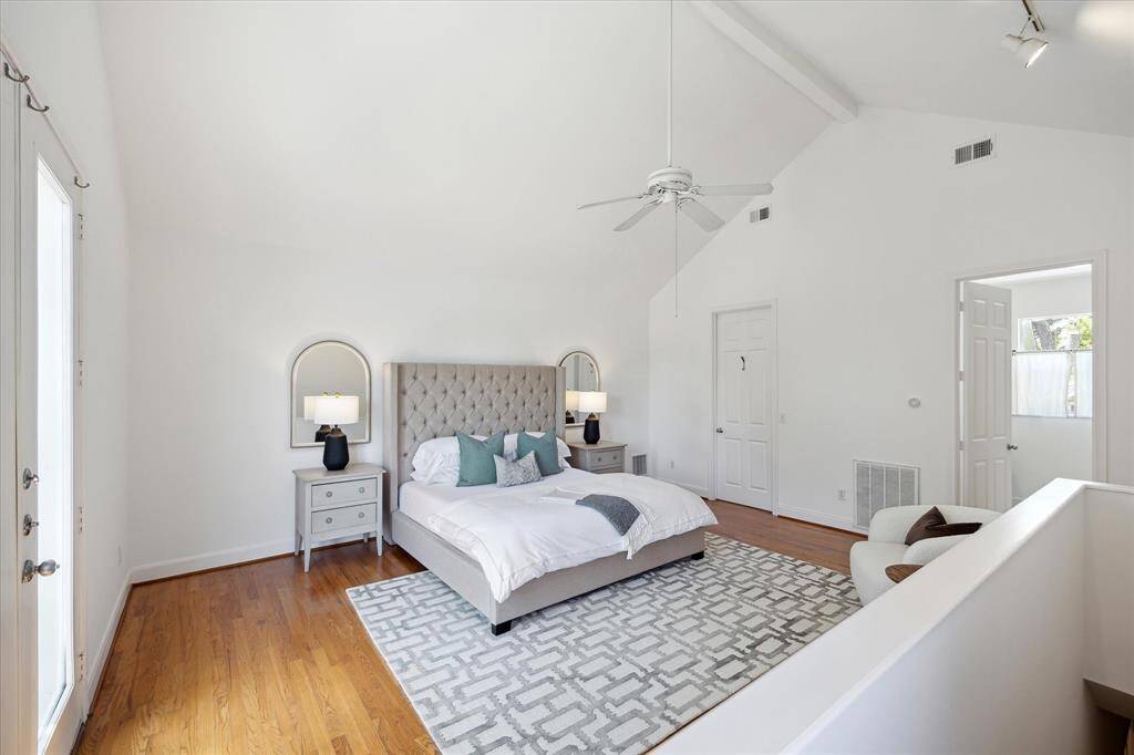 Extremely spacious primary suite (19 X 18)