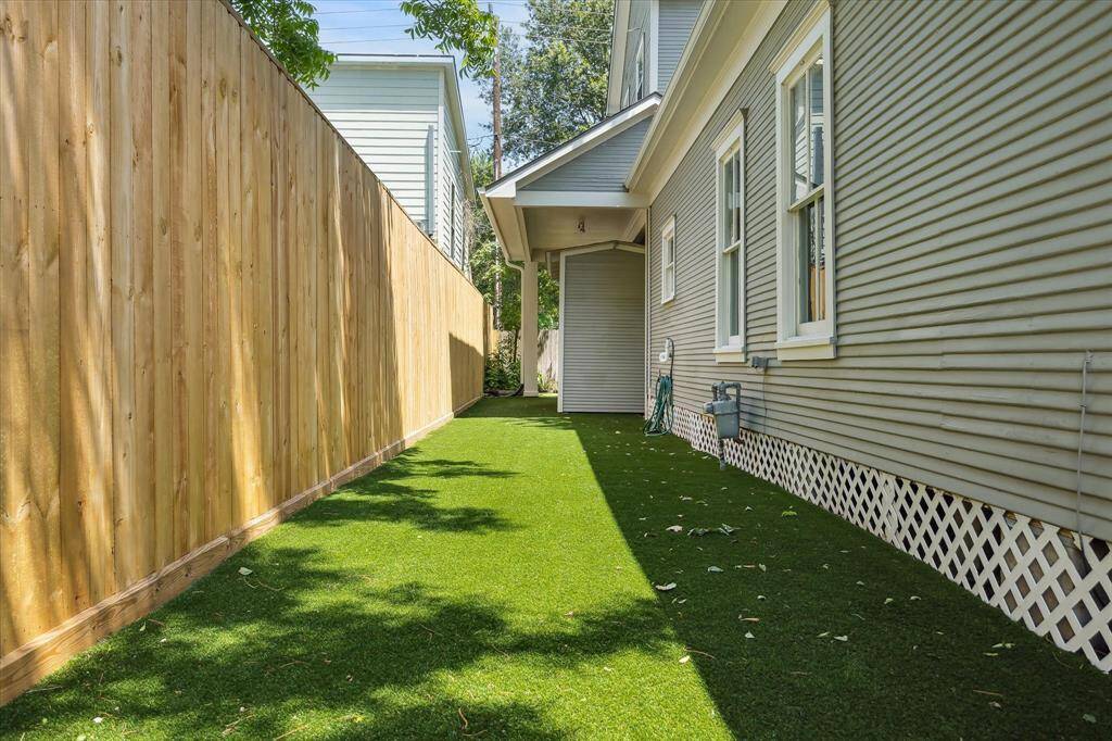 Side yard that the current owners turfed in 2024. Perfect area for kids to play that the kitchen window overlooks!