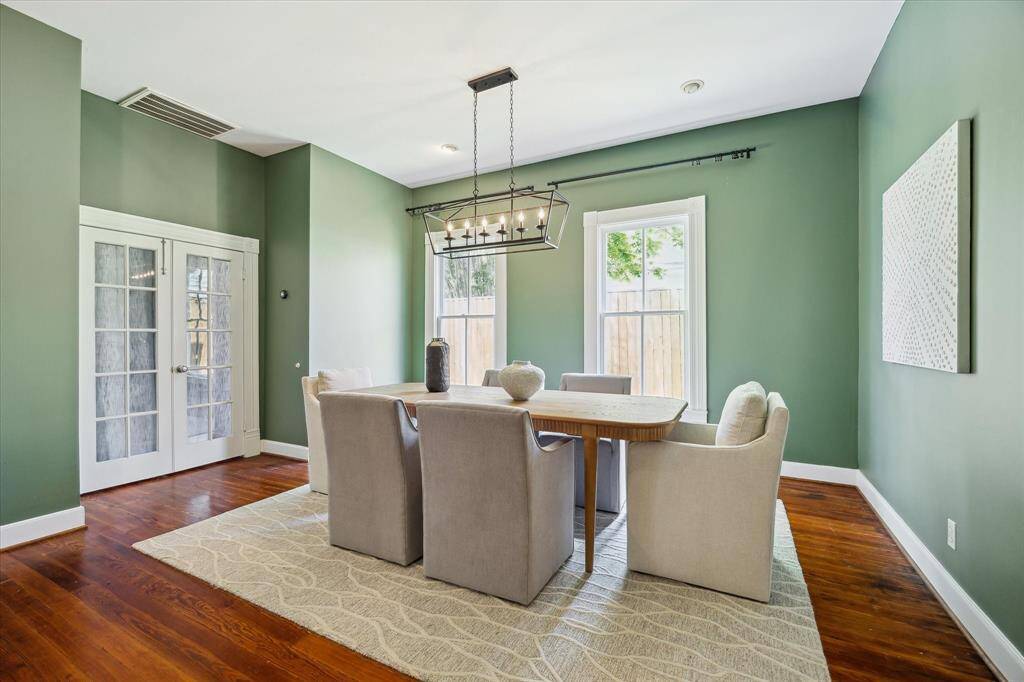 A very spacious dining room that can easily hold a large dining room table and additional seats. Large walls perfect to hang art!