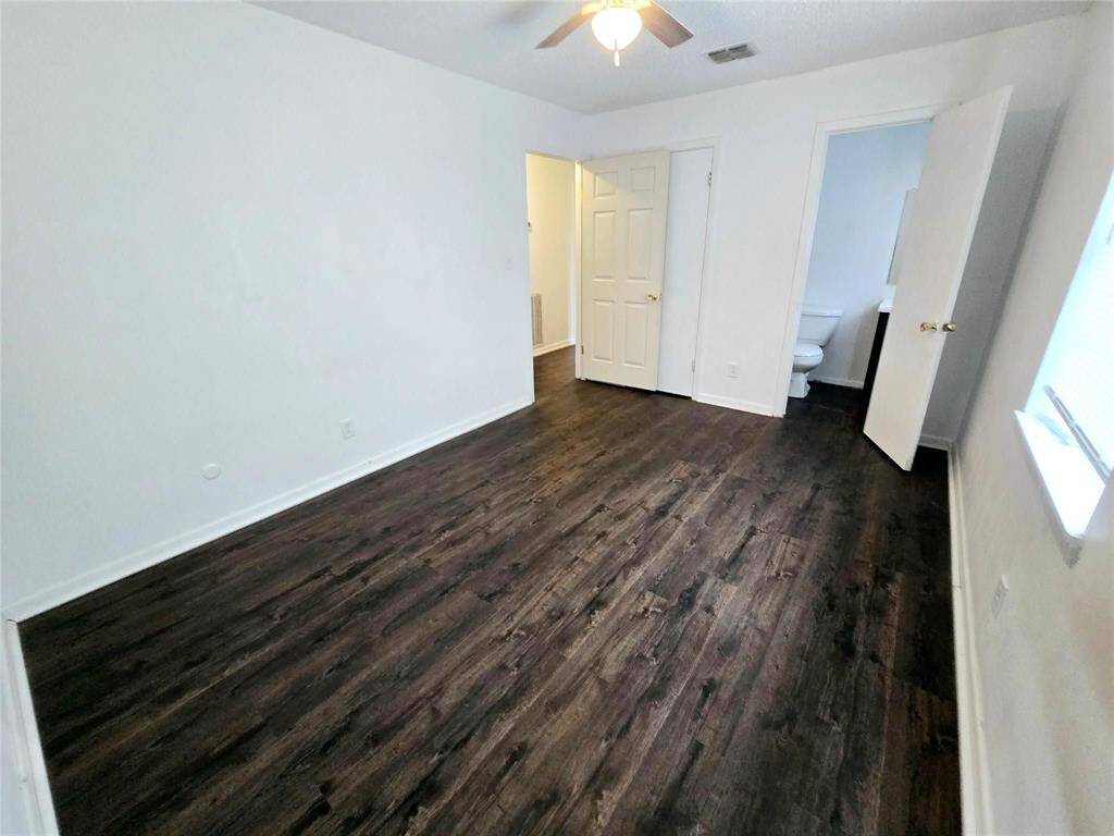 Master bedroom (3)