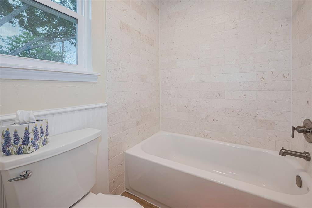 Guest Bathroom with tub