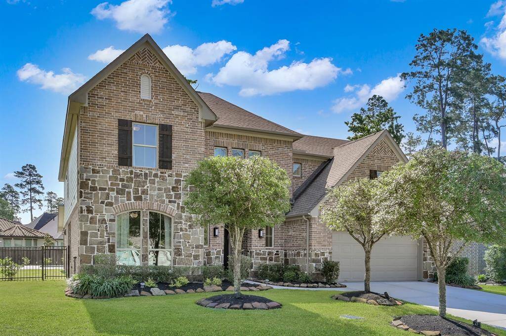 Adjacent to a greenbelt and located LESS THAN 1,000ft from the nearest park, pond, and entry to the community nature trails.