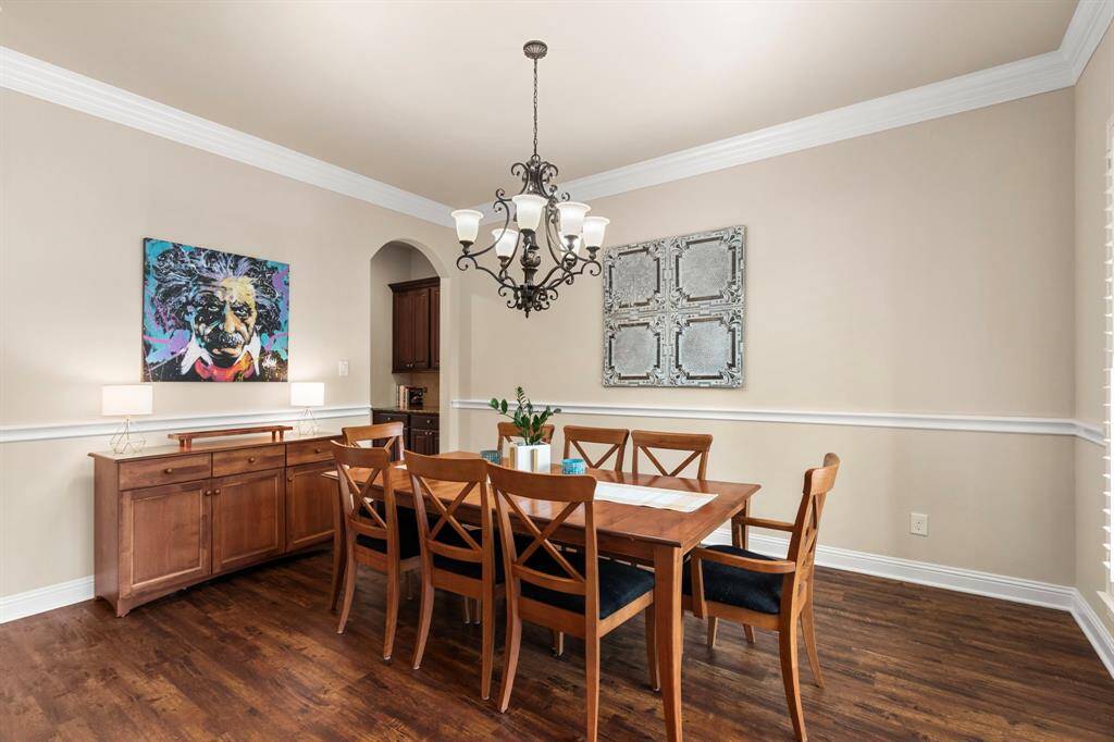 This room offers plenty of space for a large table and seating with plenty of room leftover for a buffet and/or serving console. The arched doorway leads to a butler's pantry and the kitchen.