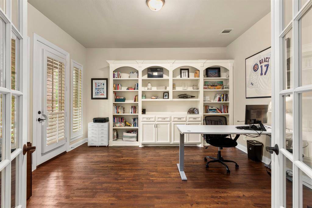 This large study located on a hallway off of the main entry sits behind double doors and boasts custom built-ins. There is plenty of space for large executive furniture and seating.