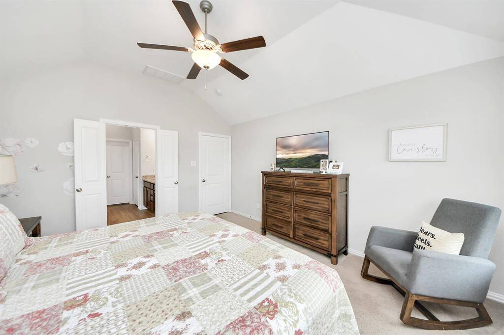 High ceiling and natural light make this room feel very grand!
