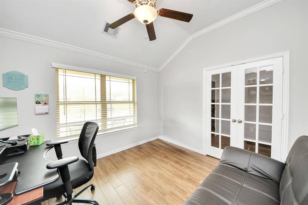 The large windows let in lots of natural light!