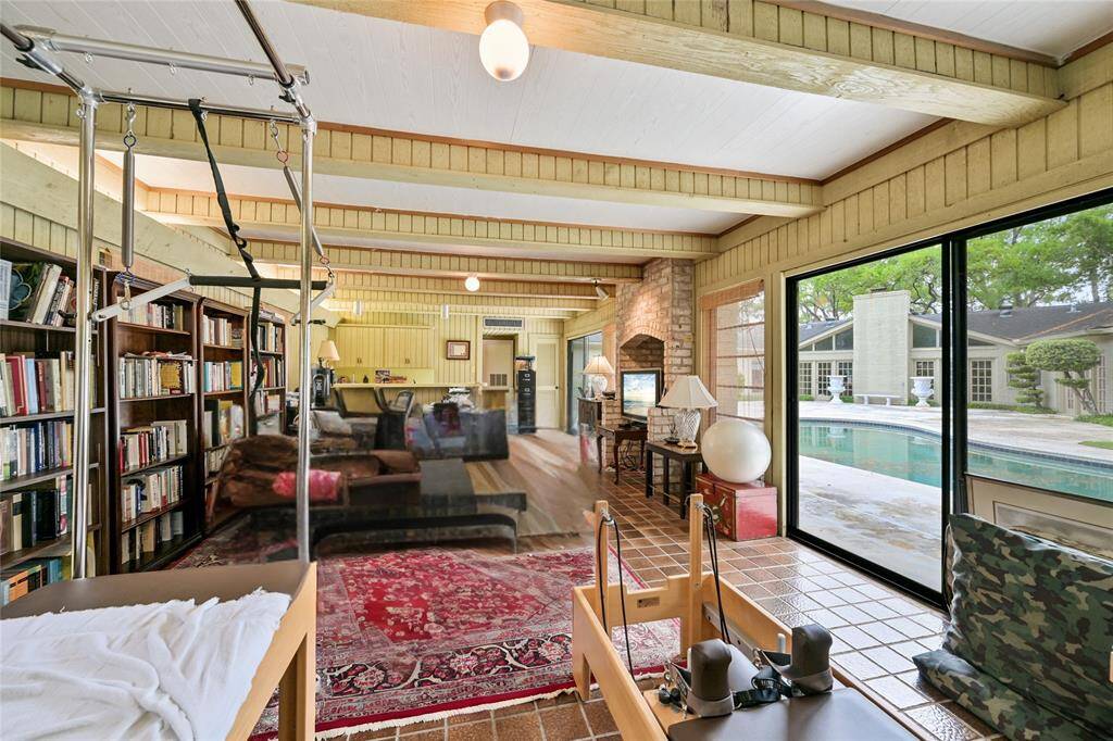 Complete with built-ins, a breakfast bar, and flexible living space, this guest house is ideal as a home office, fitness area, or creative studio—just steps from the pool.