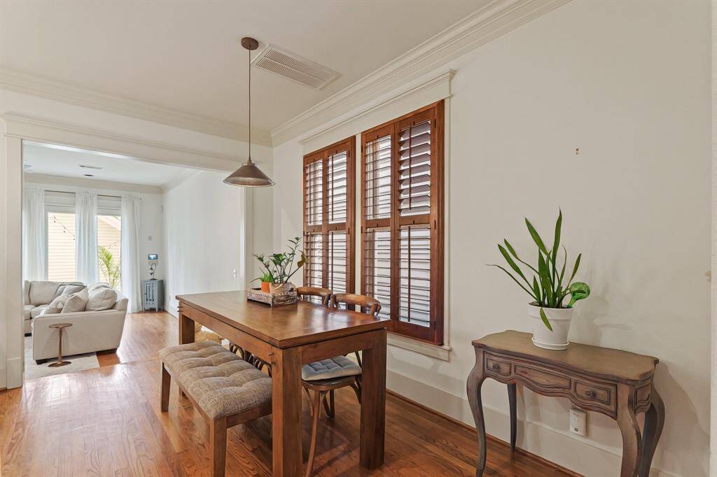 Elegant breakfast area with defined space.