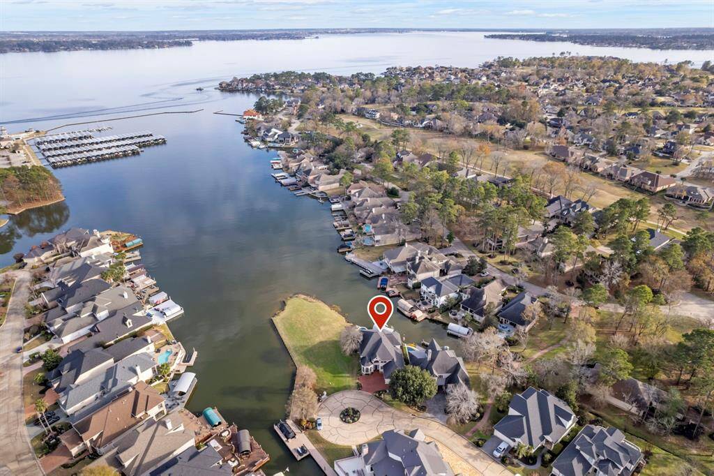 Beautifully positioned with sweeping views of Lake Conroe. Imagine waking up to breathtaking sunrises.