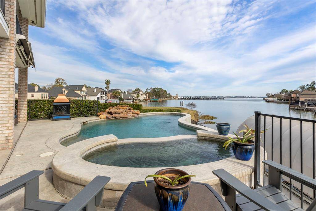 This outdoor haven provides the ideal backdrop for savoring those picturesque lakeside sun rises, making every day feel like a vacation.