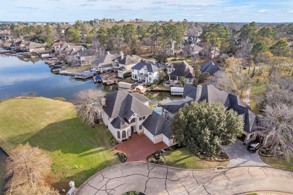 Located in a cul-de-sac, this home is a perfect location.