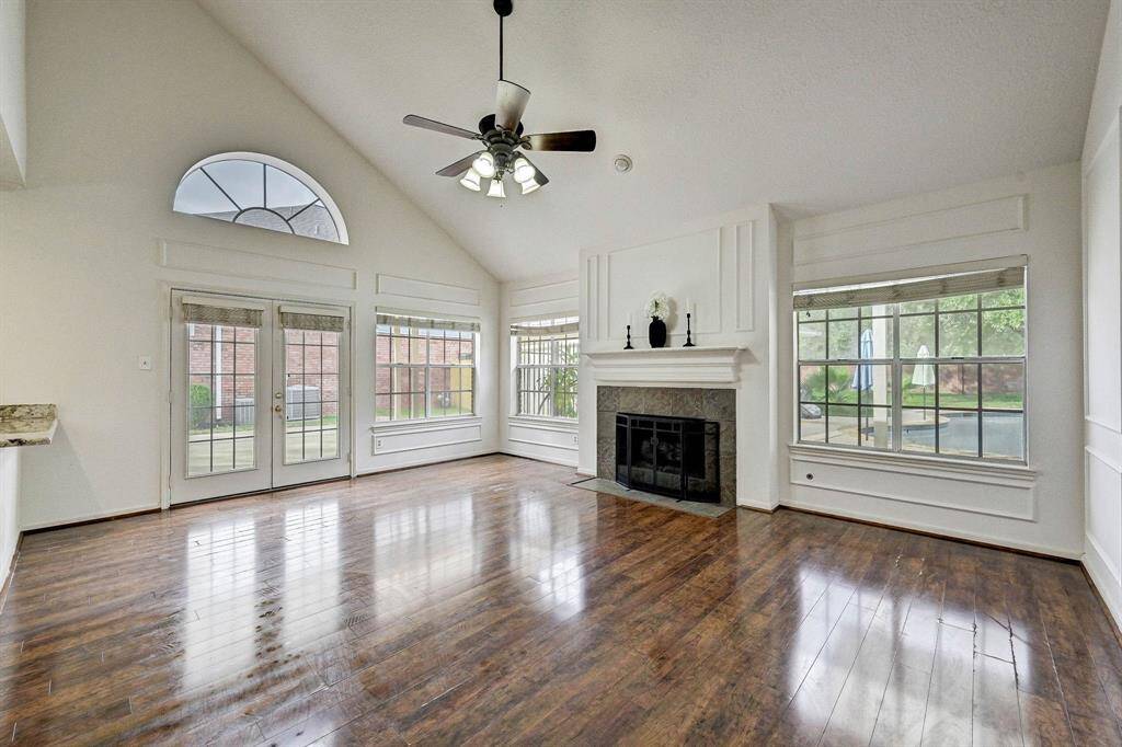 Vaulted ceilings and lots of withdows!