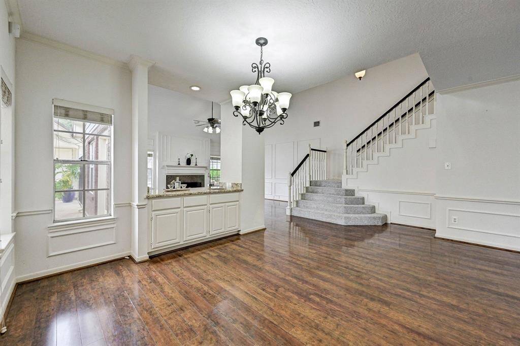 Wet bar between the living and dining room.