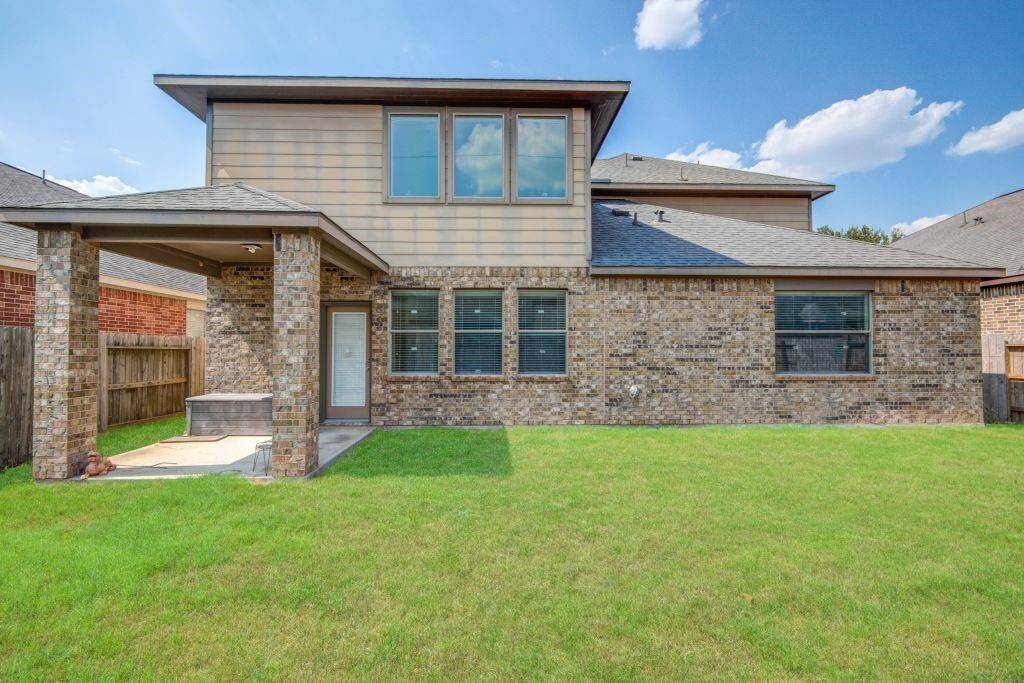 Spacious backyard