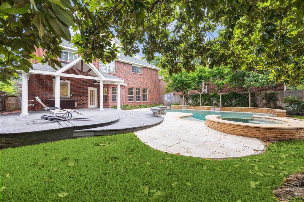Zoned to Horn Elementary School, Pershing Middle School and Bellaire High School and close proximity to many wonderful Bellaire parks and Inner Loop attractions.  Come see for yourself!
