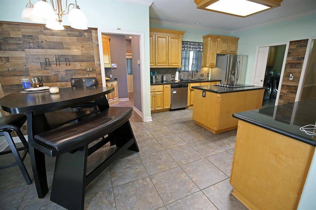 Another shot of this kitchen. Notice all the cabinet space!