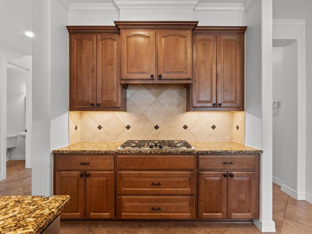 Kitchen - gas cooktop