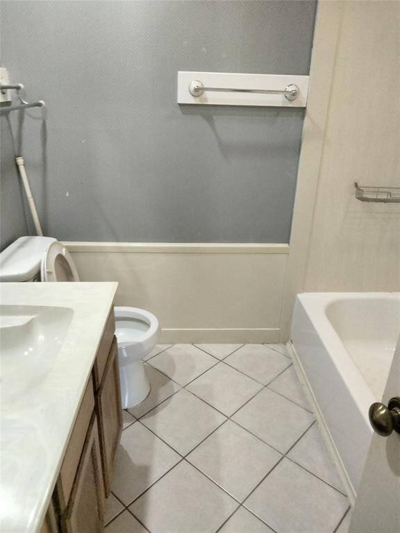 Full bath downstairs bathroom.