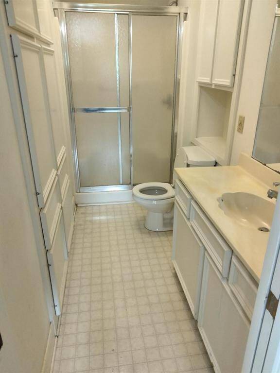 Full bath located upstairs